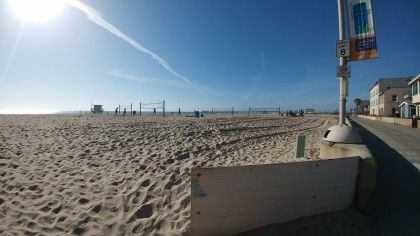 The 8MP wide-angle lens can look a little grainy and washed out