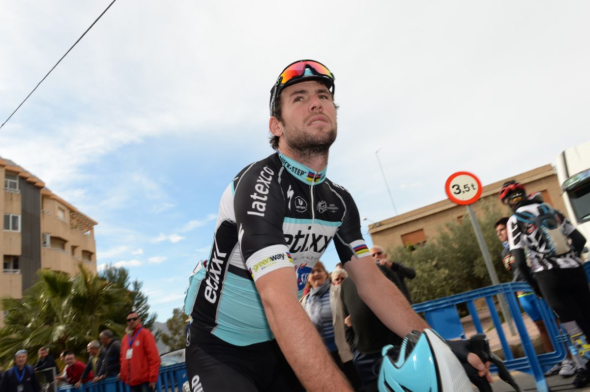 Mark Cavendish (Etixx-QuickStep) heads to the sign-on