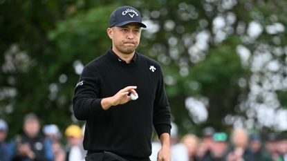 Xander Schauffele acknowledges the crowd after holing a putt at the 2024 Open