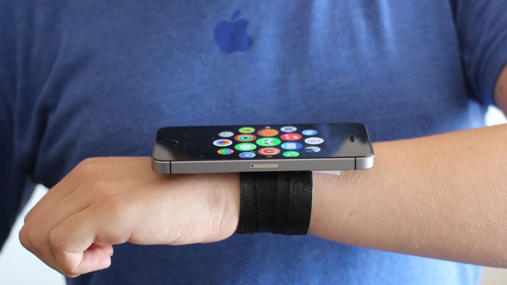 Download The first Apple Watch prototype was an iPhone with a ...