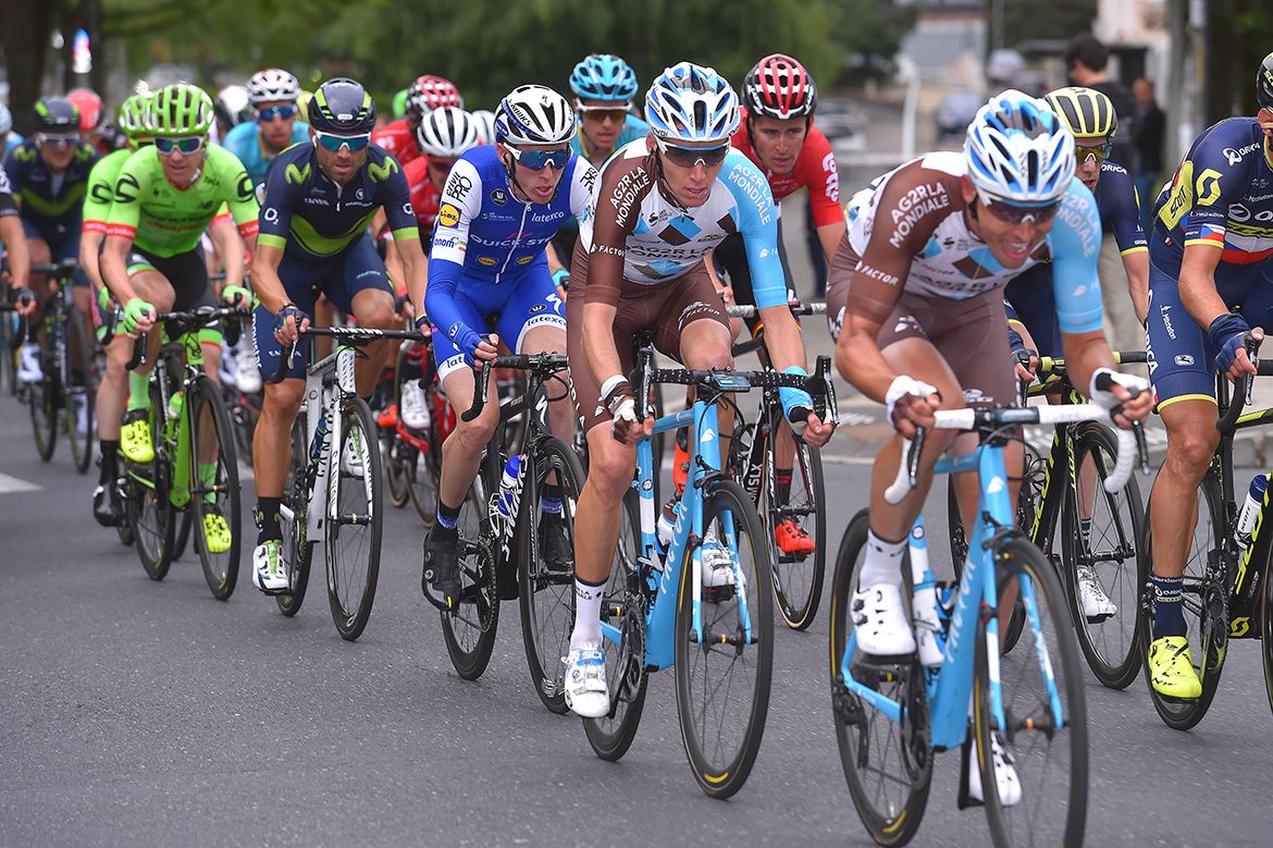 The pack winding up the pace on stage 1 of the Crit&eacute;rium du Dauphin&eacute;