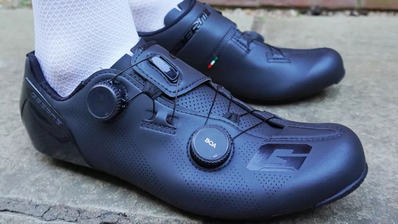 Image shows the Gaerne Carbon G cycling shoes