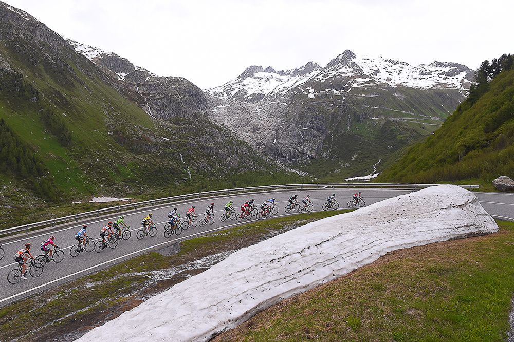 Mountains set the back drop for stage 5 at the Tour de Suisse