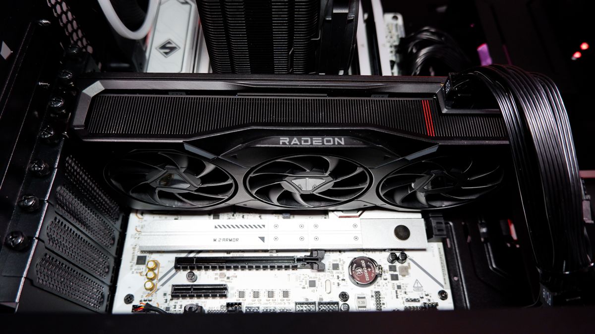 A gaming PC build using the Be Quiet Shadow Base 800 FX chassis, an Intel Core Ultra CPU and an RX 7900 XT GPU.