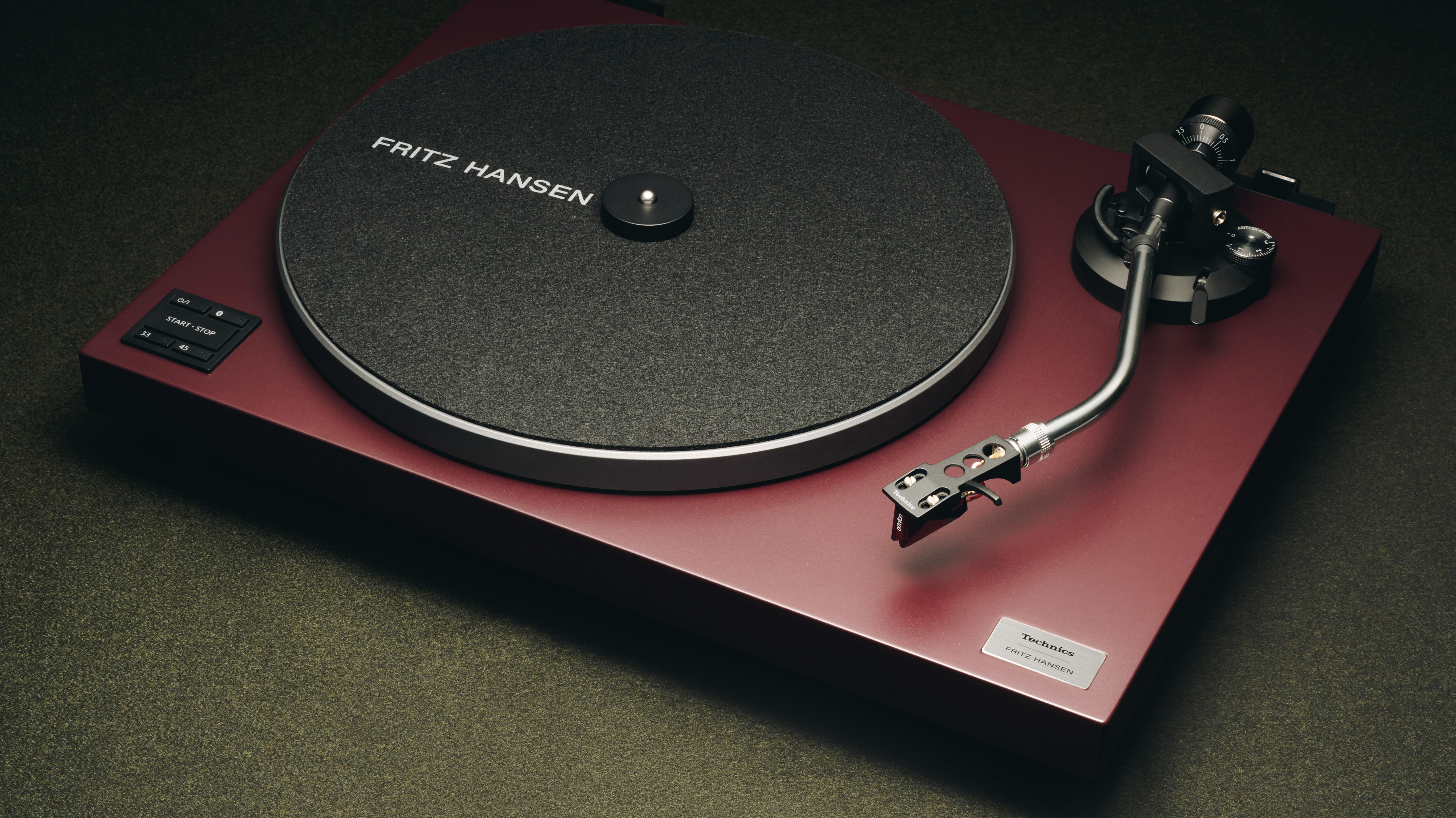 Technics x Fritz Hansen SL-40CBT