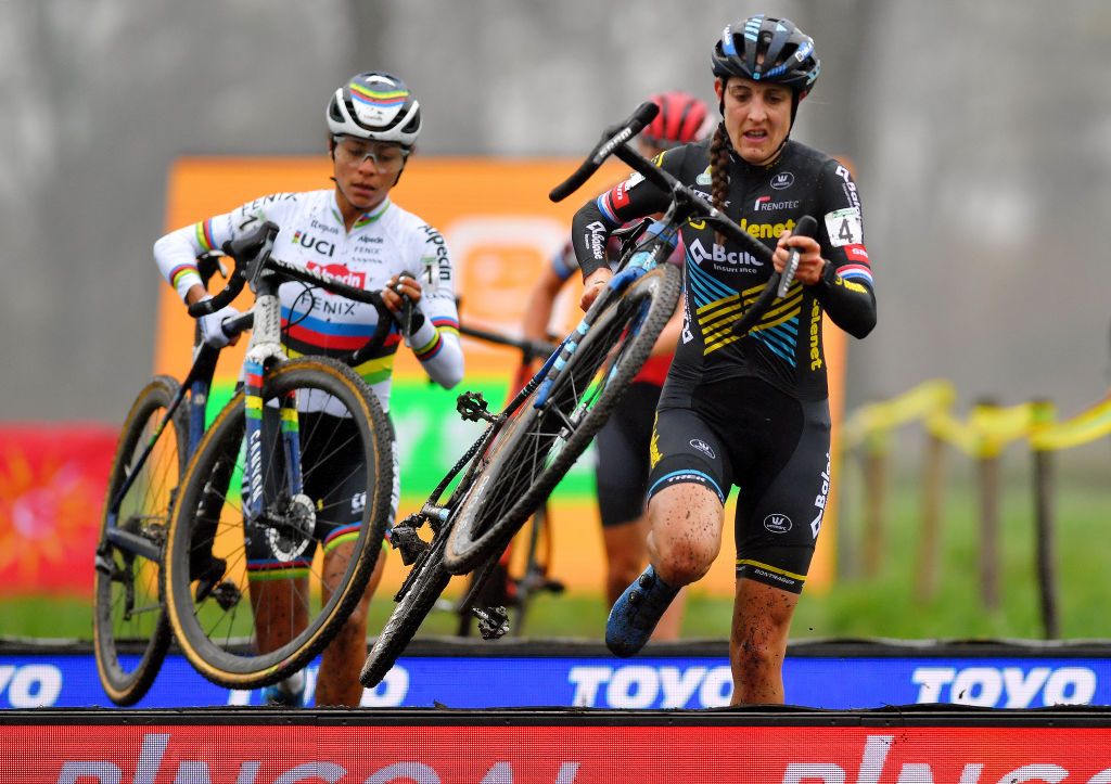 RIJKEVORSEL BELGIUM NOVEMBER 22 Ceylin Del Carmen Alvarado of The Netherland and Team AlpecinFenix Lucinda Brand of The Netherland and Team Telenet Baloise Lions during the 9th Superprestige Merksplas 2020 Women Elite SuperprestigeCX SPMerksplas CX on November 22 2020 in Rijkevorsel Belgium Photo by Luc ClaessenGetty Images