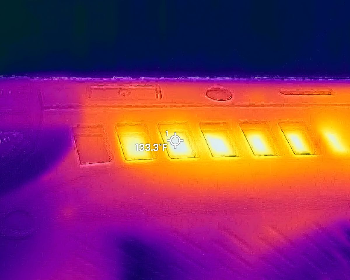 A picture taken with a thermal camera showing the Xbox Ally's vents reach 133 degrees F.