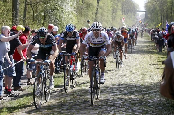 World champion Thor Hushovd (Garmin-Cervelo) powers through the Arenberg Forest.