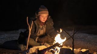 Bella Ramsey as Ellie at a campfire in The Last of Us episode 6.