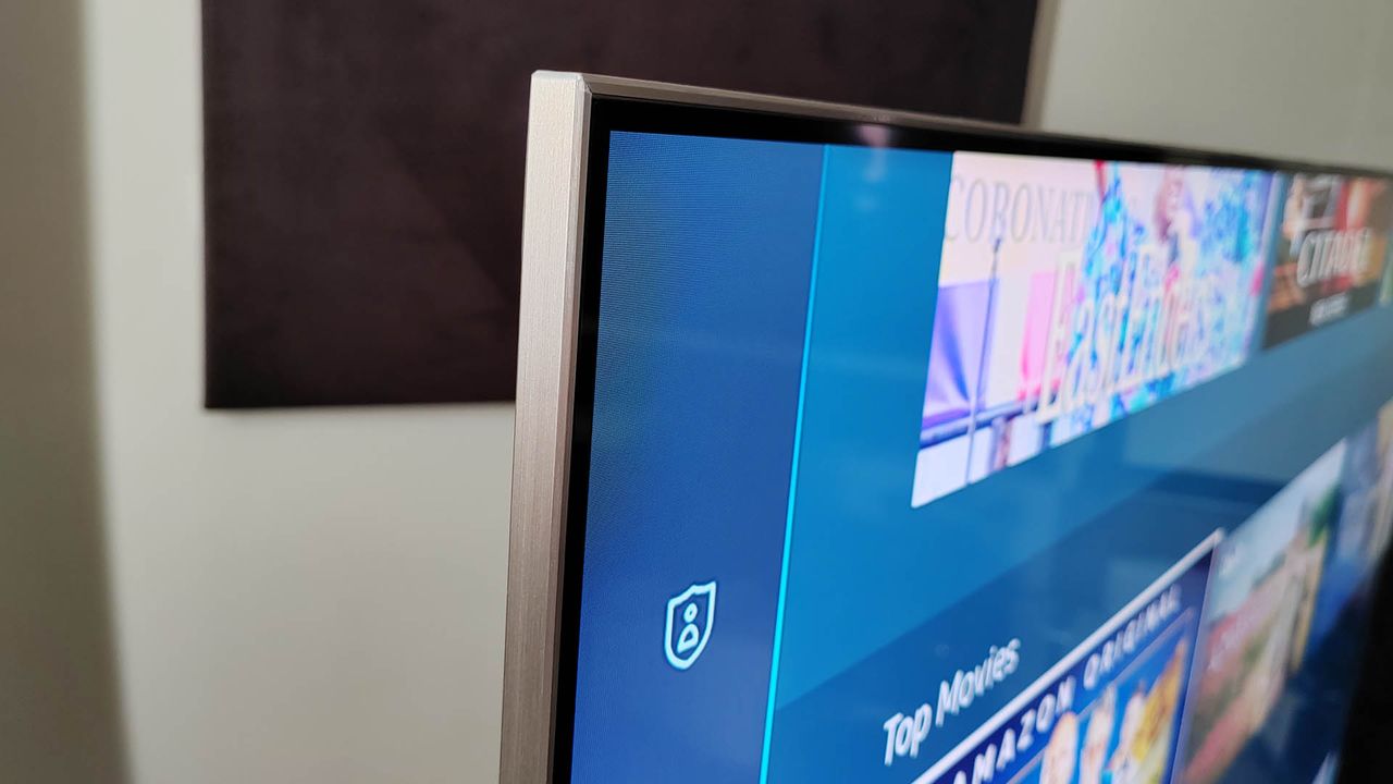 Samsung QN85C's backlight and bezel