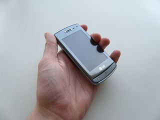 The lg gd900 crystal in the hand