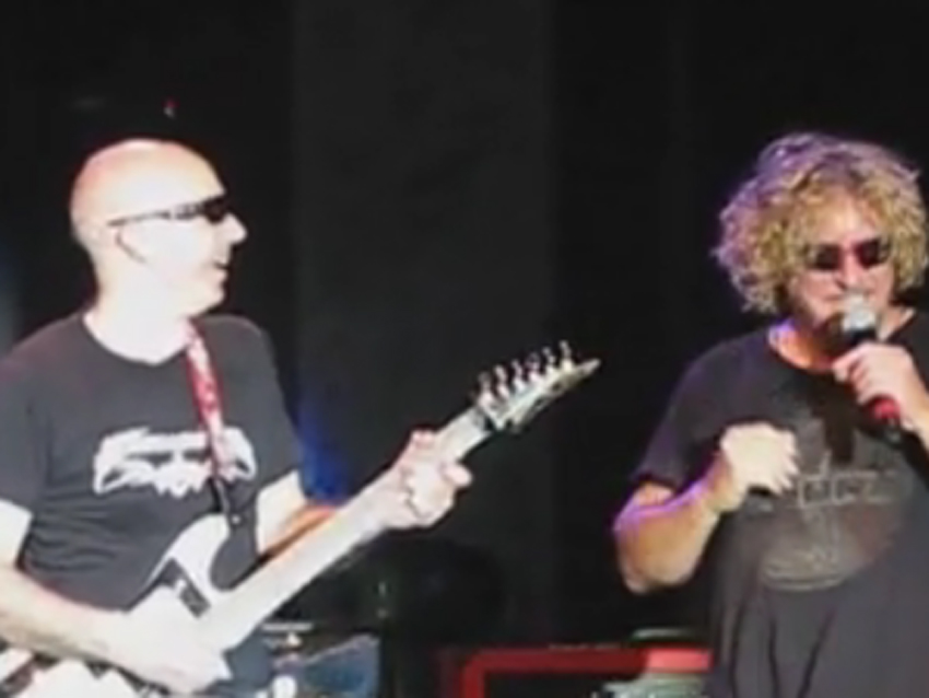 Chickenfoot&#039;s first show was hot...too hot