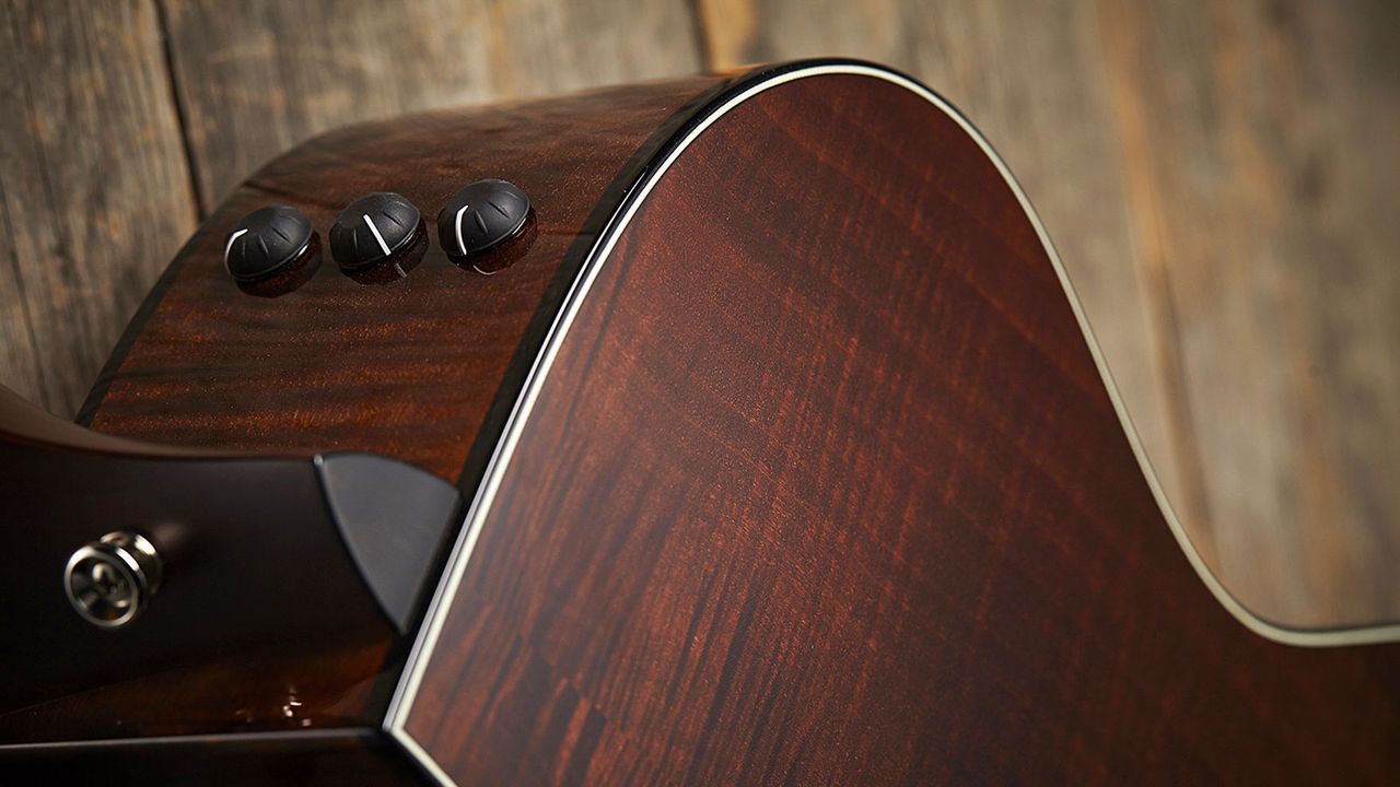 In something of a departure, the maple back and sides are 'Brown Sugar' stain