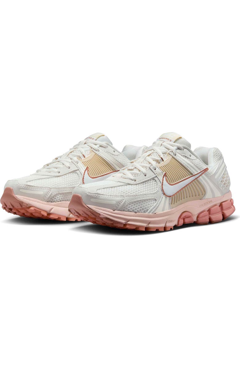 Zoom Vomero 5 sports shoes