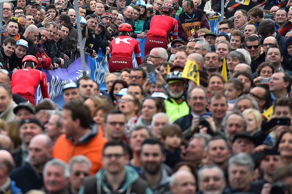 Huge crowds at the start of the Tour of Flanders