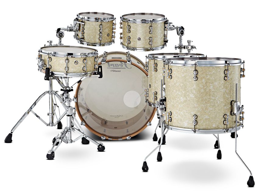Pearl's lightweight aluminium OptiMount isolation holder stabilises the tom by attaching to both the top and bottom hoops.