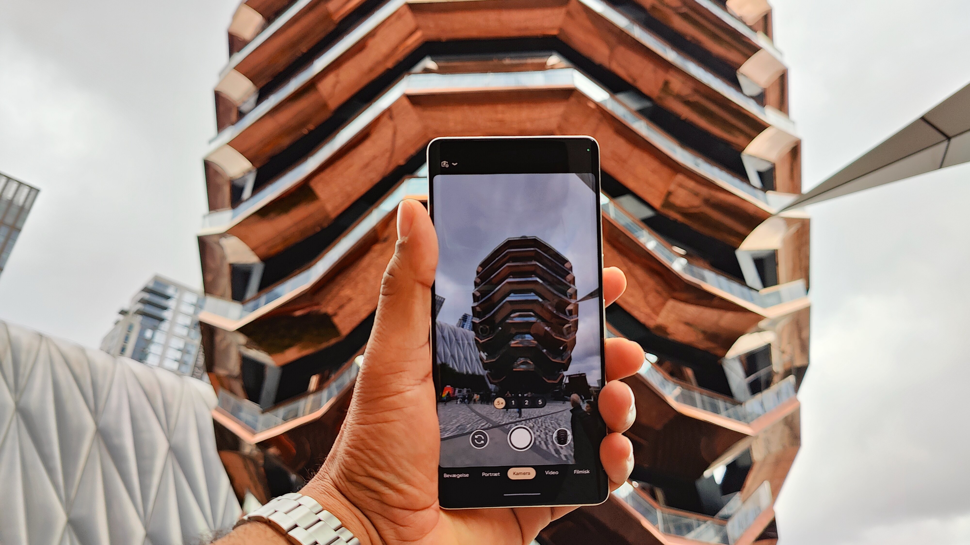 Google Pixel 7 Pro tager et foto af the Vessel i New York