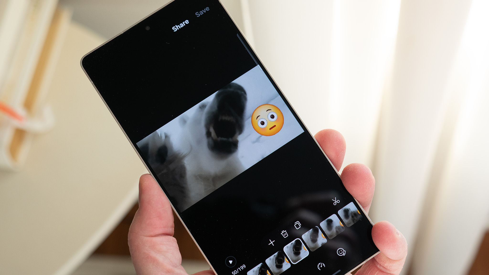 Creating a GIF of a polar bear using the Gallery app on a Samsung Galaxy S25 Ultra