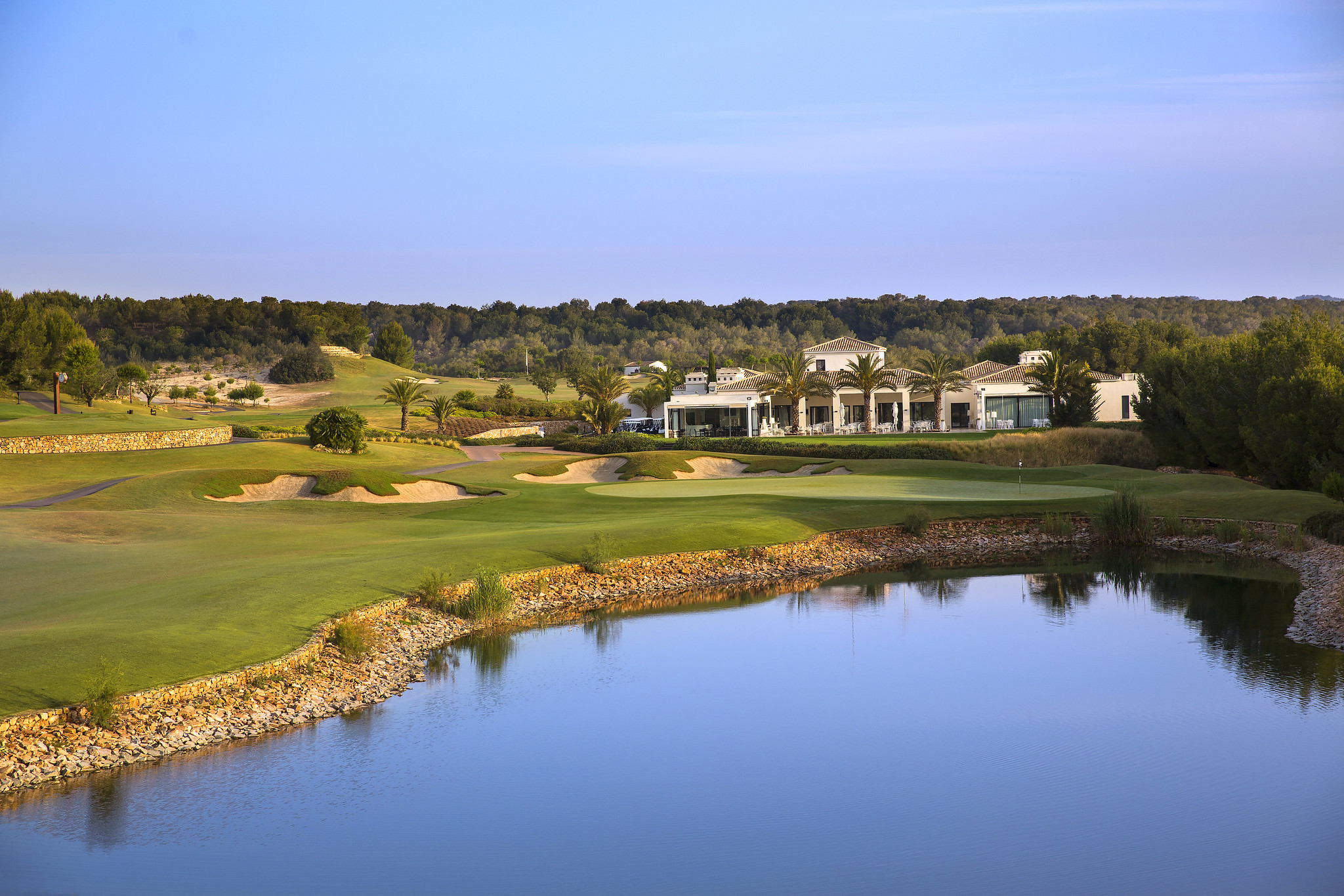 The 18th hole and clubhouse at Las Colinas