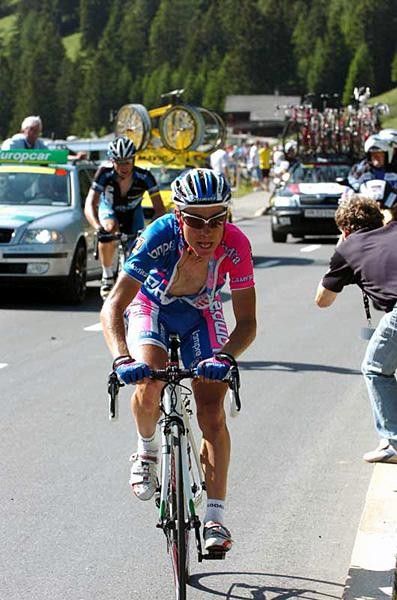 Damiano Cunego (Lampre-Fondital) ahead of Stijn Devolder (Discovery Channel).
