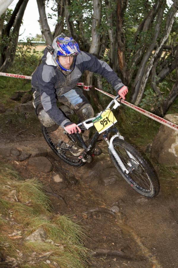 Matt West racing a hardtail in the senior category.