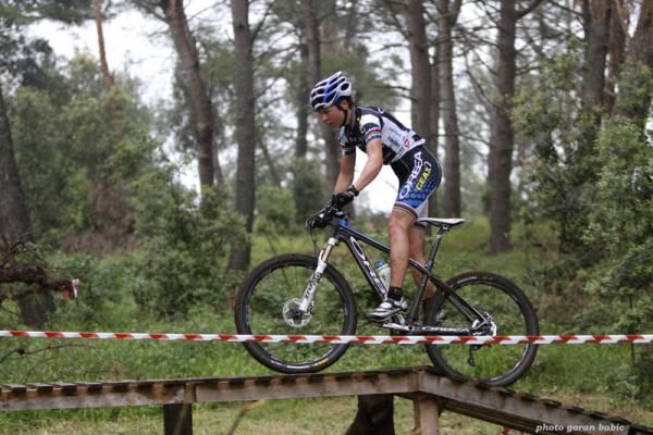 Tanja Zakelj (Orbea Geax) crosses a bridge