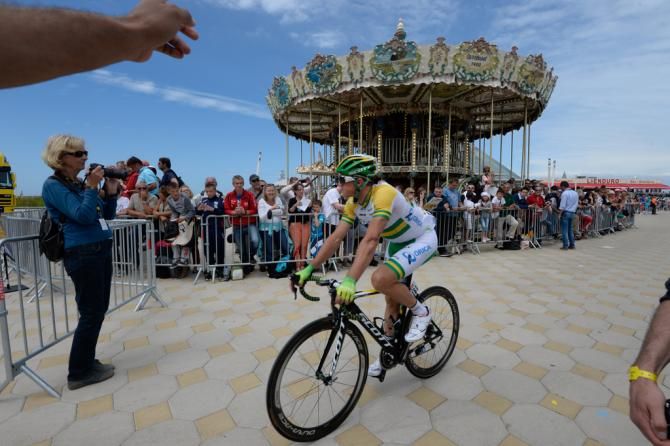 Australian champion Simon Gerrans (Orica-GreenEdge) rolling to the sign on