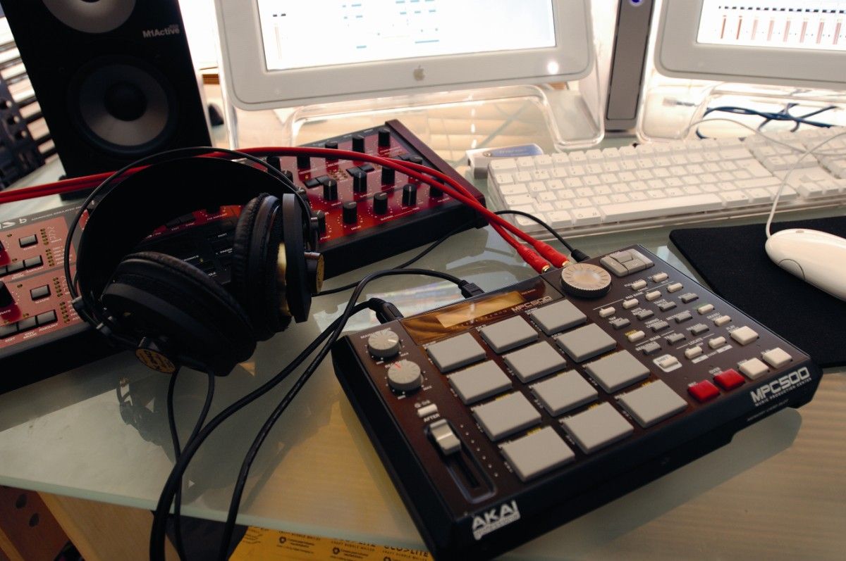 Just as at home in your studio or on the groove, the 500 is a travelling musicians dream