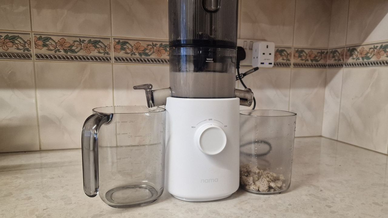 Making hazelnut milk in the Nama J3