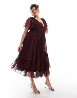 Lace & Beads Plus Bridesmaid Madison V Neck Tulle Midi Dress in Plum