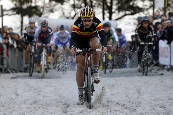 Tom Boonen stretches out to an early lead.
