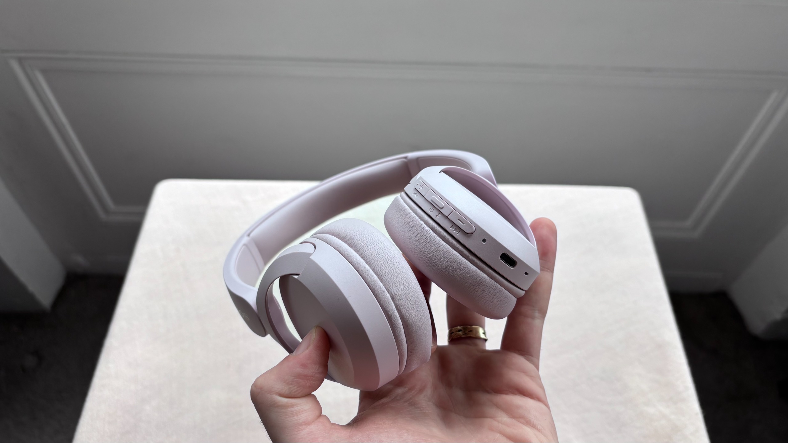 Sony WH-CH520 in hand