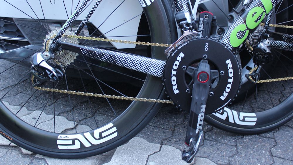 The contrasting KMC gold chain certainly catches the eye