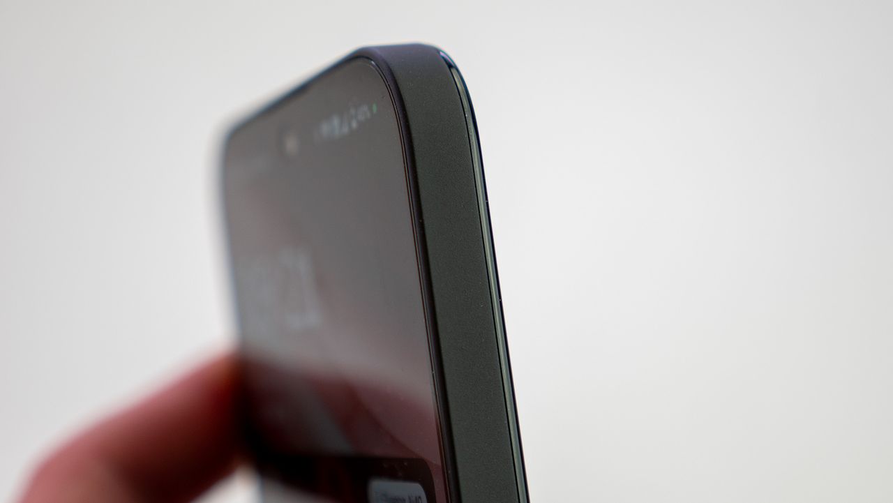 Nothing Phone (2a) side rails