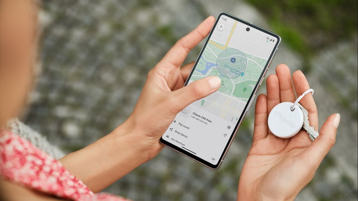 The new Chipolo One Point tracker for items like bags, luggage, keys, and more.