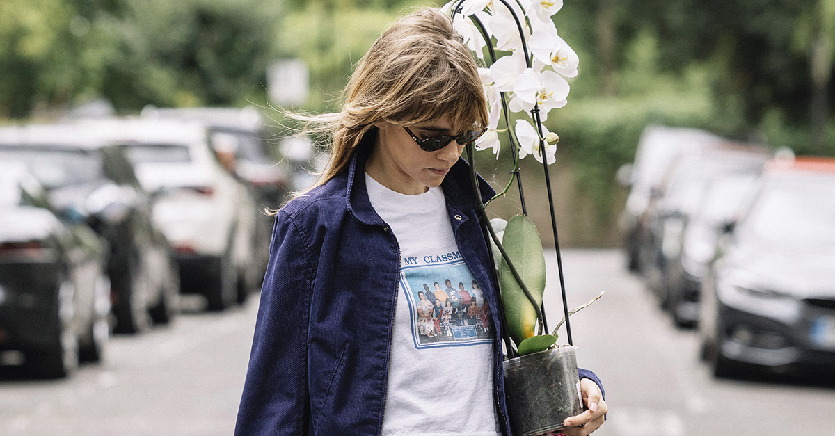 Suki Waterhouse Wore the #1 Shorts Color Trend to Buy RN