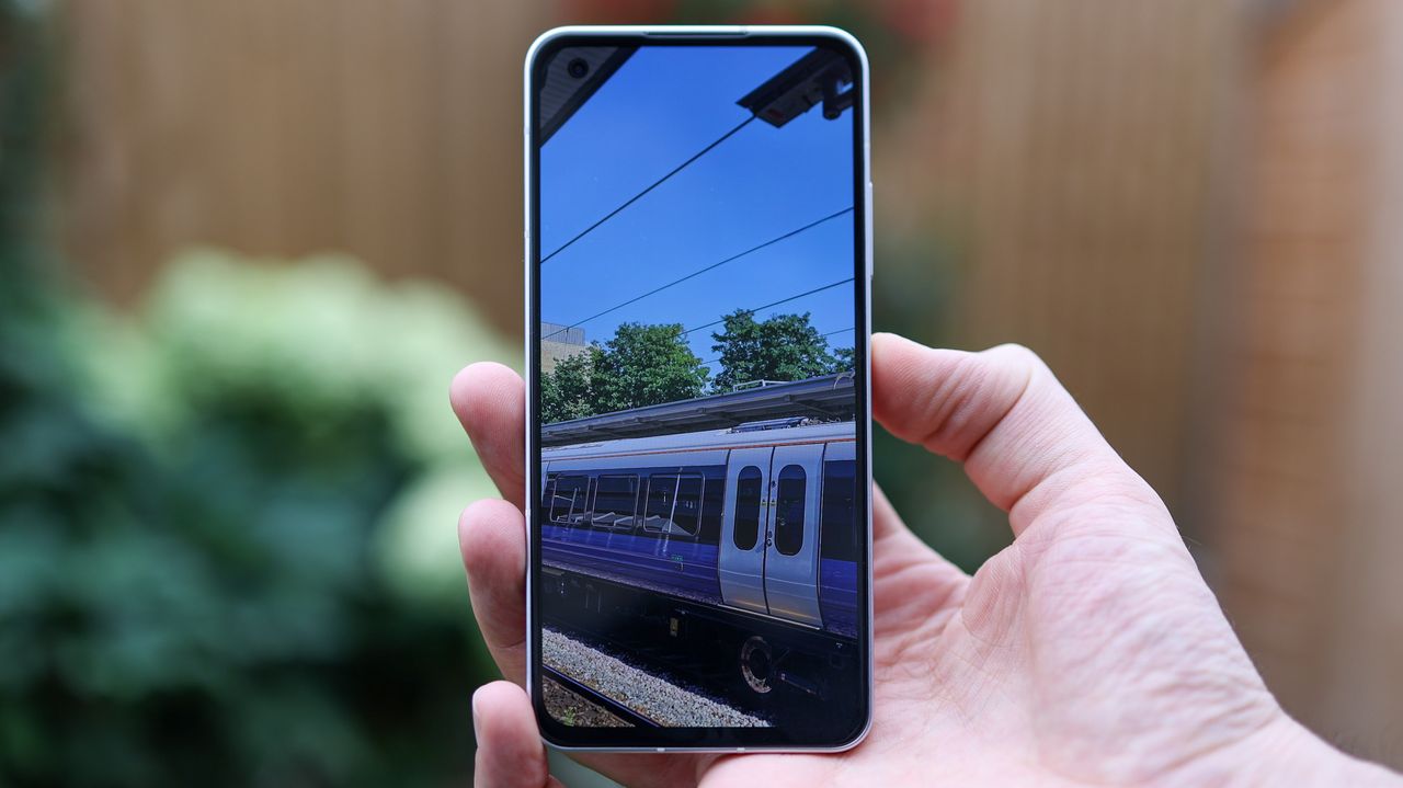 A photo of the Asus Zenfone 9