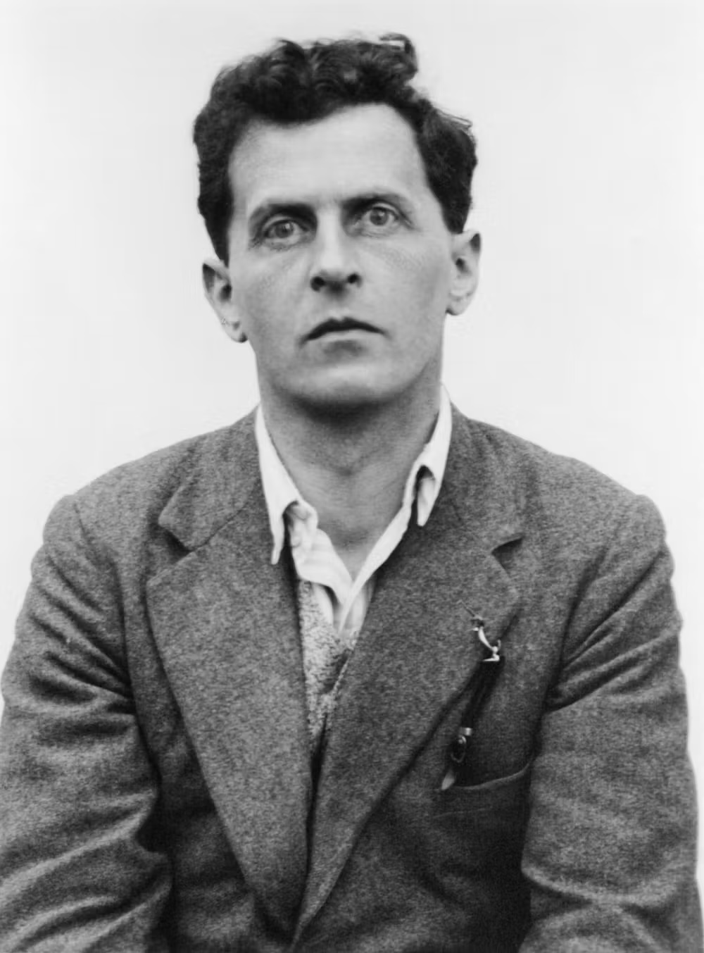 O fotografie alb-negru a lui Ludwig Wittgenstein