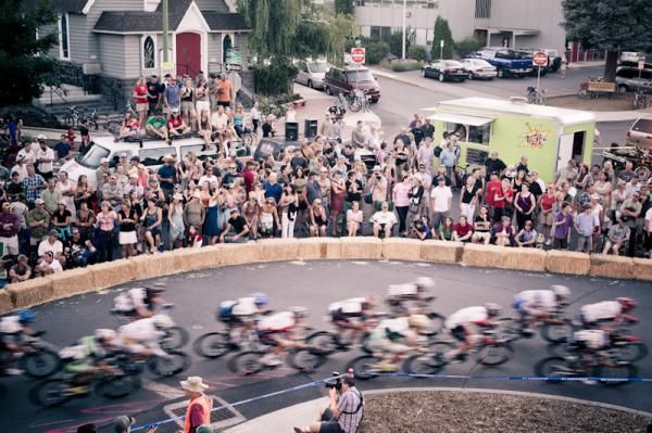 Big crowds in the last turn.