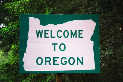Welcome to Oregon State Sign on US-199, also called the Redwood Highway
