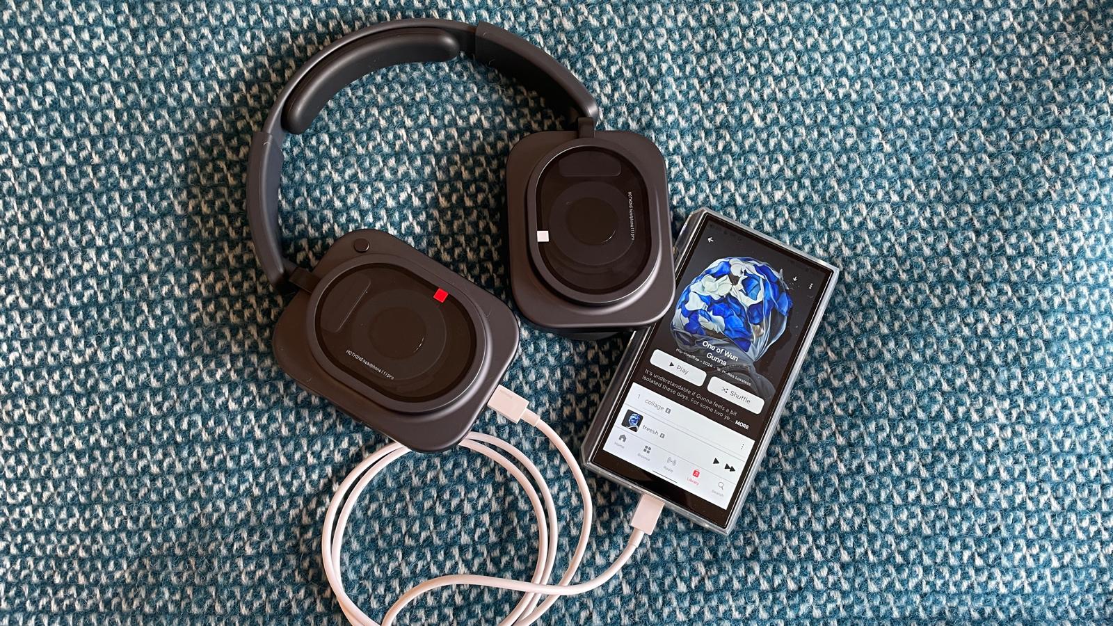 Nothing Headphone (1) Pro and a FiiO DAP, wired via USB-C, on a blue blanket