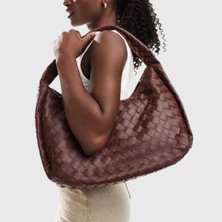 Glamorous oversized woven shoulder bag in dark brown