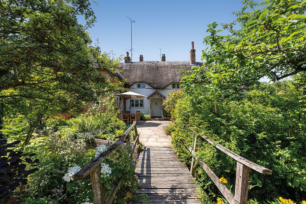 Houses for sale with wildlife ponds: Pond Cottage, Wilton, Marlborough