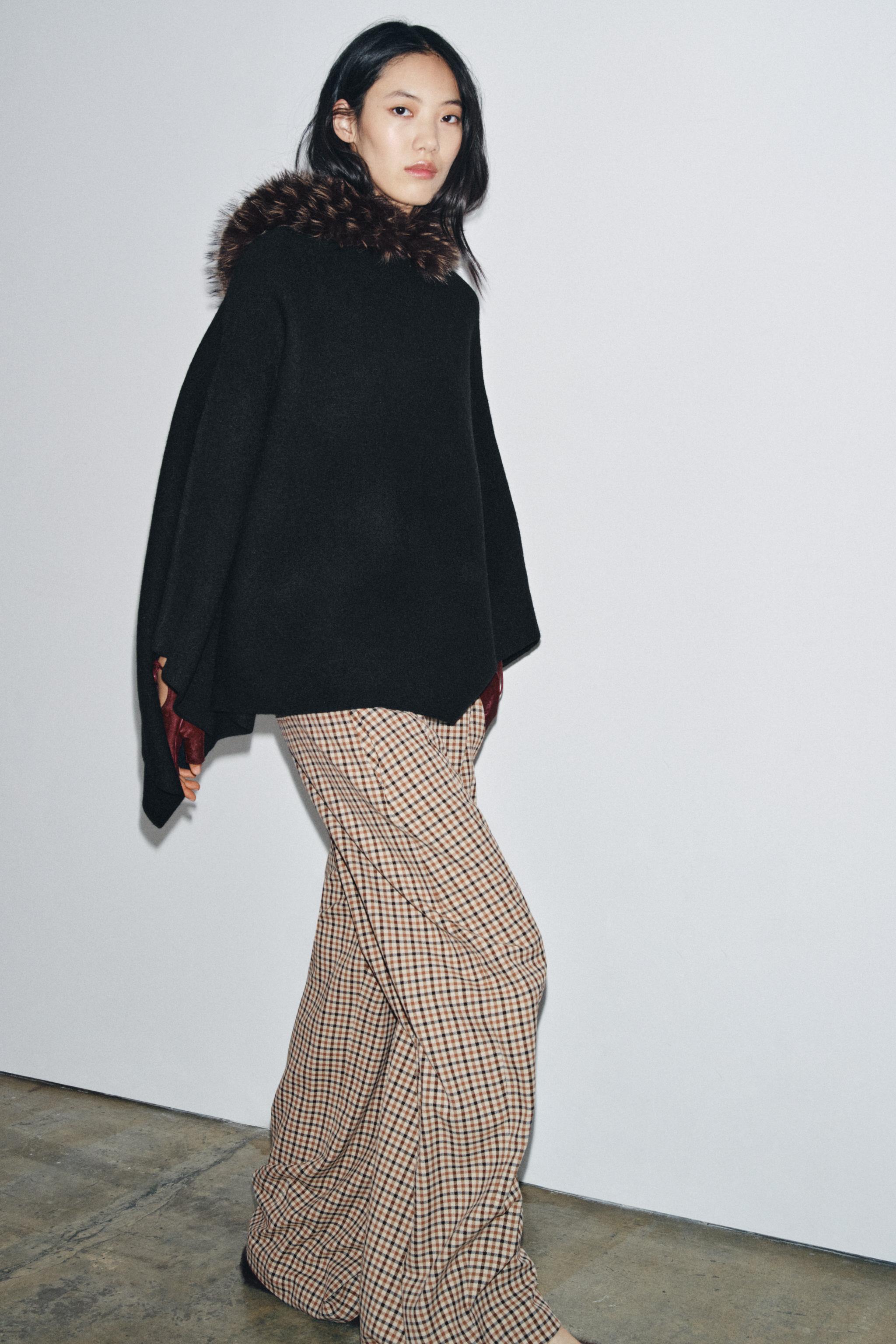 Knitted Cape With Sheepskin