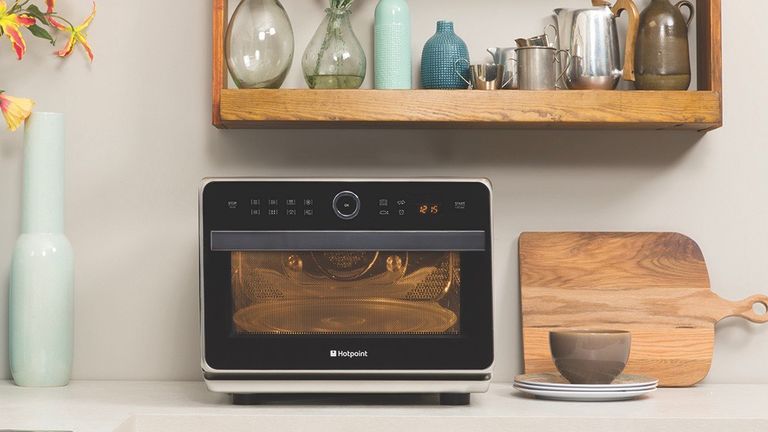 Hotpoint Ultimate Collection MWH33343B Microwave