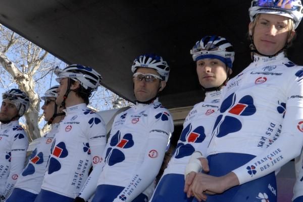 The Francaise Des Jeux team is introduced.