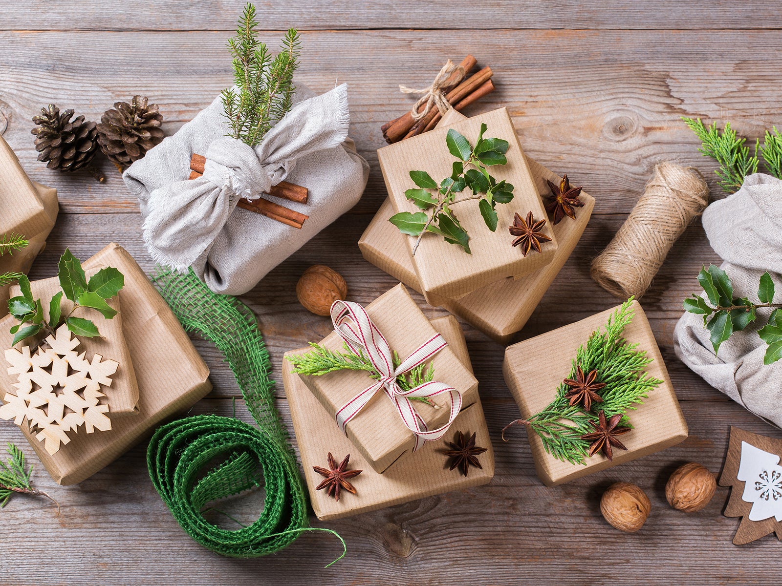 Christmas Gift Wrap Ideas: 12 Ways To Use Natural Materials