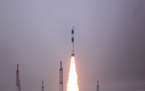 Photos: Indian Rocket Launches 31 Satellites to Earth Orbit | Space