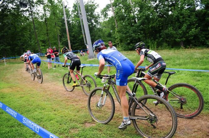 Teal Stetson-Lee (Luna Pro Team) and Pua Mata (Sho-Air/Specialized) chasing hard