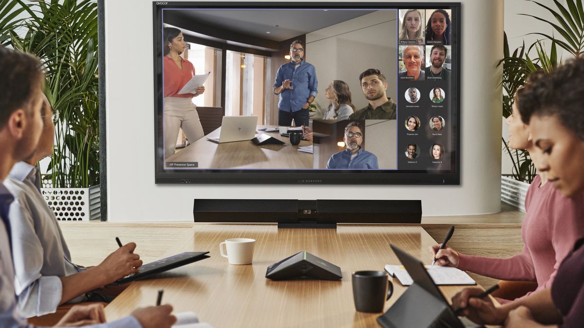 a group of employees taking part a video conference using HP&amp;#039;s new hybrid work solutions 